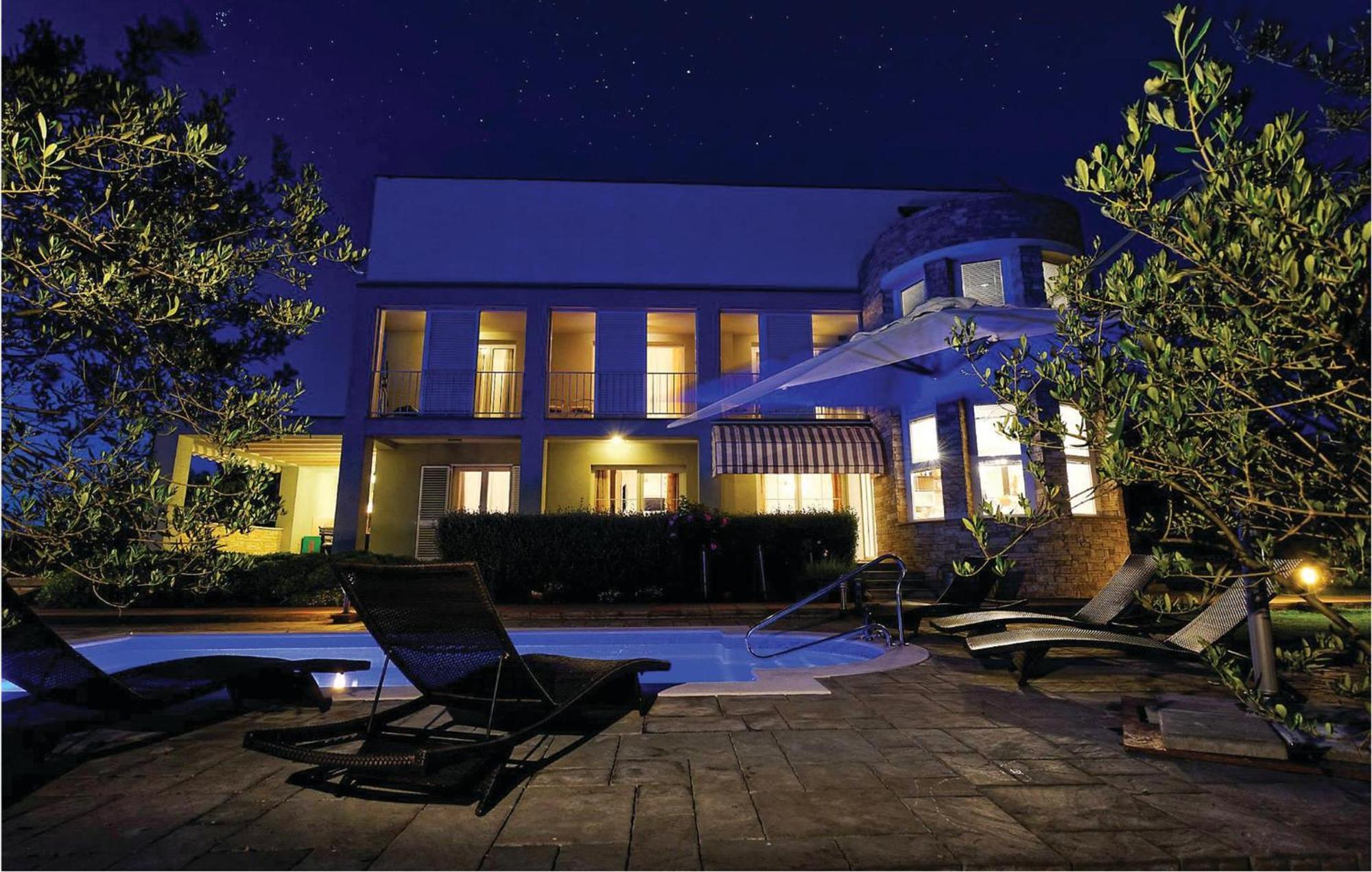 5 Bedroom Amazing Home In Debeljak Exteriér fotografie